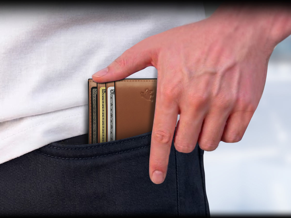 Slim leather credit card holder for men with RFID blocking