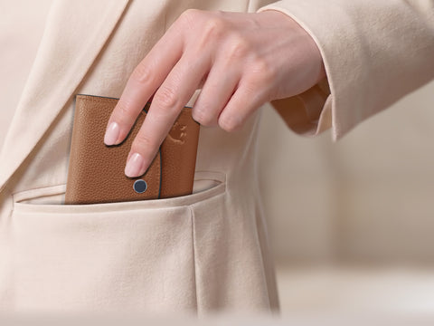 Slim Profile
A slim, compact profile designed to fit comfortably in your pocket without unnecessary bulk.