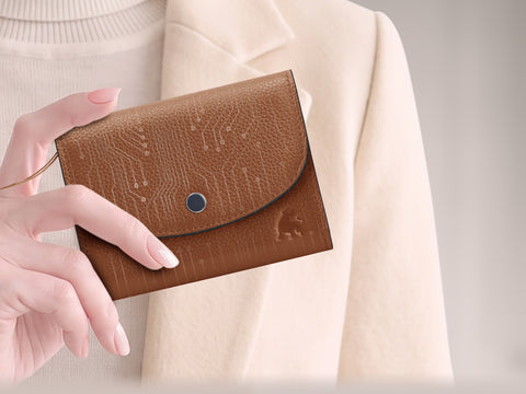 RFID Protection
Built-in RFID protection shields your cards from unwanted scans, keeping your information secure.